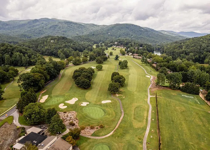 Hike, Golf & Swim! Rumbling Bald Resort Mtn Home