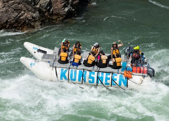 Kumsheen Rafting Resort