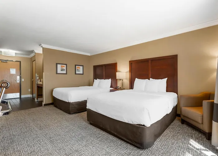 Comfort Inn & Suites Redwood Country