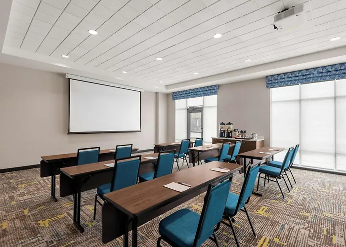 Hampton Inn & Suites Kelowna, British Columbia, Canada
