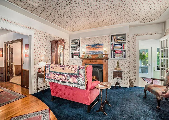 Yelton Manor Bed And Breakfast