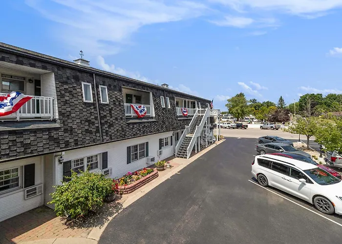 Snyders Shoreline Inn