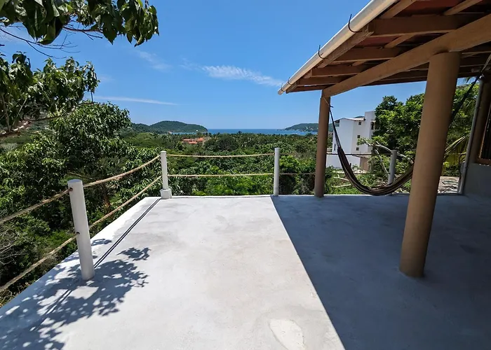 Casa Arcoiris Zihuatanejo B&B