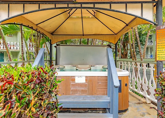 Kona Islander Inn - Prime Downtown Location With Hot Tub, Pool & Beach