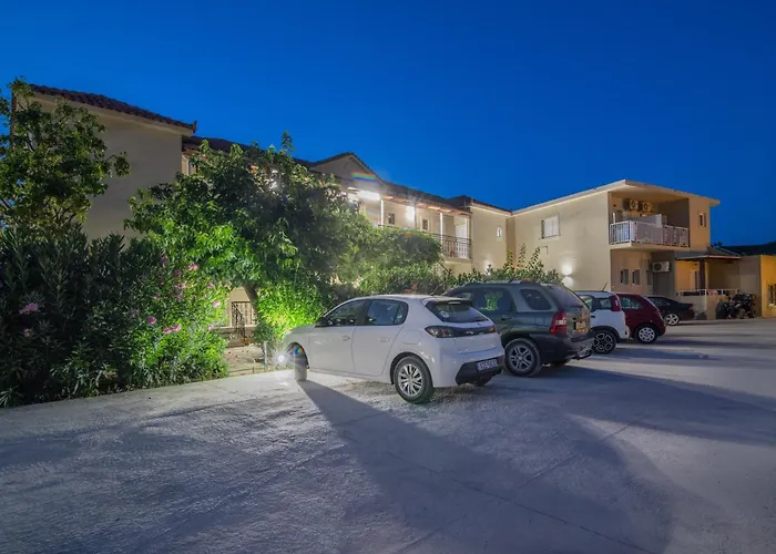 Grapevines Hotel