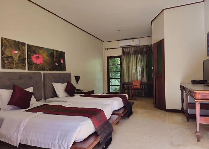Baan Panwa Resort
