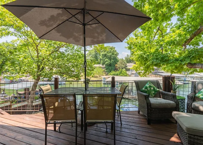 Private Lake House Sleeps Large Groups On The Water Swim N Boat Dock Lots Of Amenities