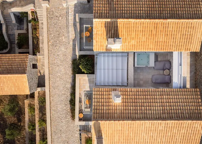 Trapela Limeni Luxury Suites