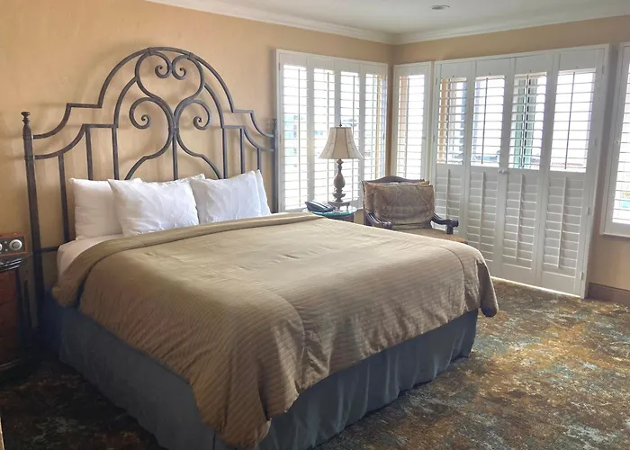 Blue Dolphin Inn