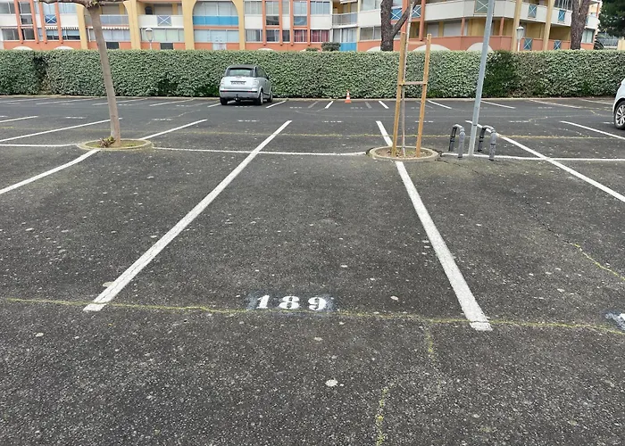 T2 - Les pieds dans le sables en toutes saisons 5 couchages - climatisation - parking privée - piscine - situation optimum et rare - Amoureva - Plage Richelieu- Cap d'Agde