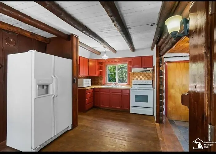 Restored Historic Log Cabin & Deck On Lake Erie