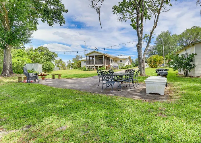 Private & Picturesque Escape On Lake Henry!