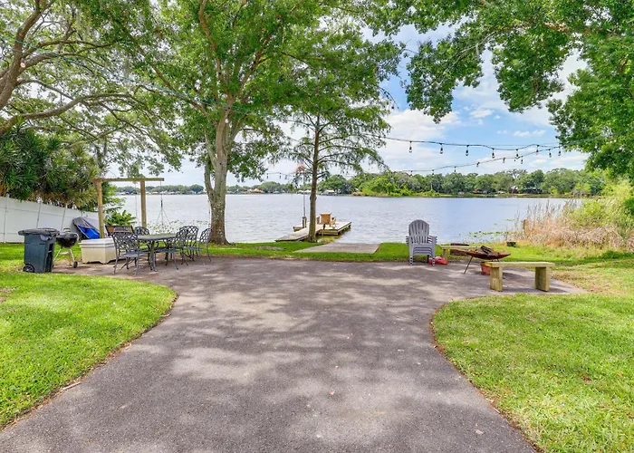 Private & Picturesque Escape On Lake Henry!