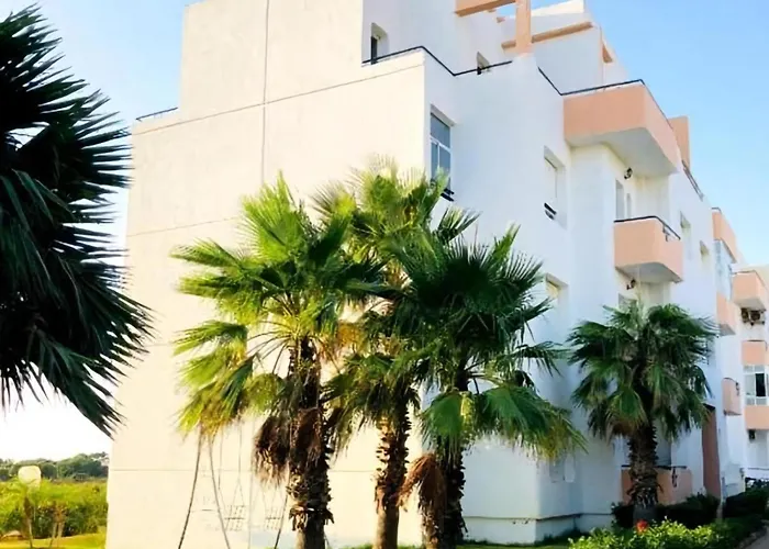 Appartement avec piscines, vue sur mer et accès à la plage à Achakar Hill, Tanger.