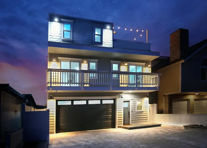 World Cup Retreat! Steps To Sand, Luxury Beach House, Game Room, Firepit, Ensuite Beds, Pets Ok