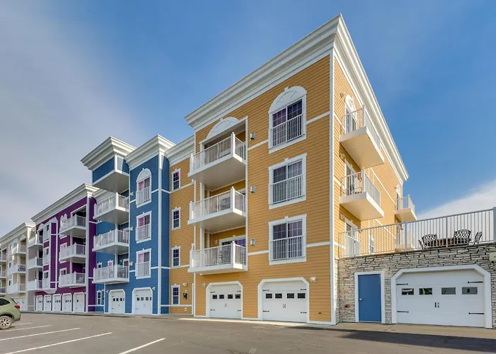 Idyllic New Buffalo Condo: Walk To Beach & Shops!