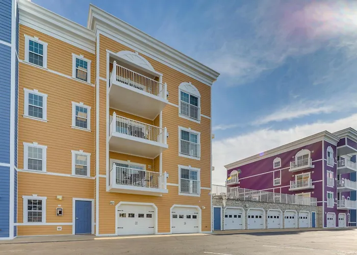 Idyllic New Buffalo Condo: Walk To Beach & Shops!