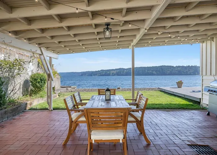 116 - Inviting Waterfront Haven Bbq