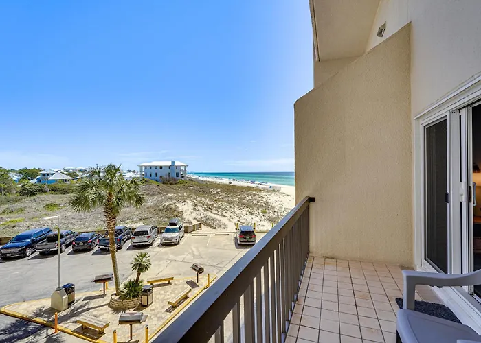 Beachfront Panama City Condo W/ Balcony + Views!