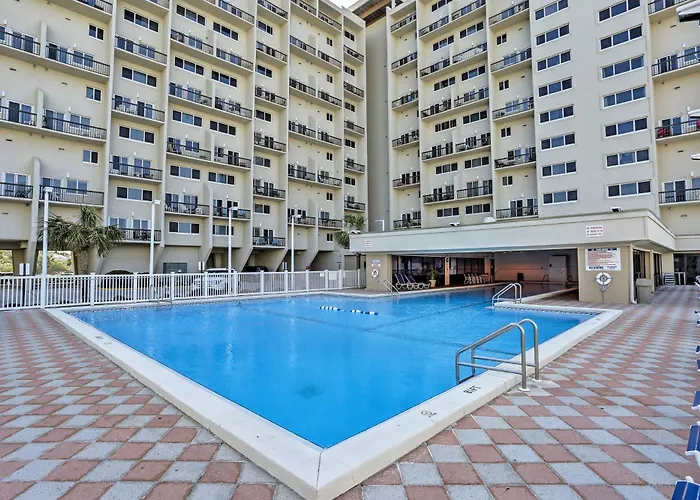 Beachfront Panama City Condo W/ Balcony + Views!