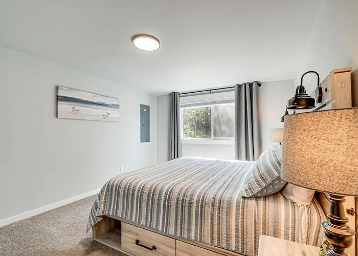 Chic Westport Vacation Rental, Walk To Beach!