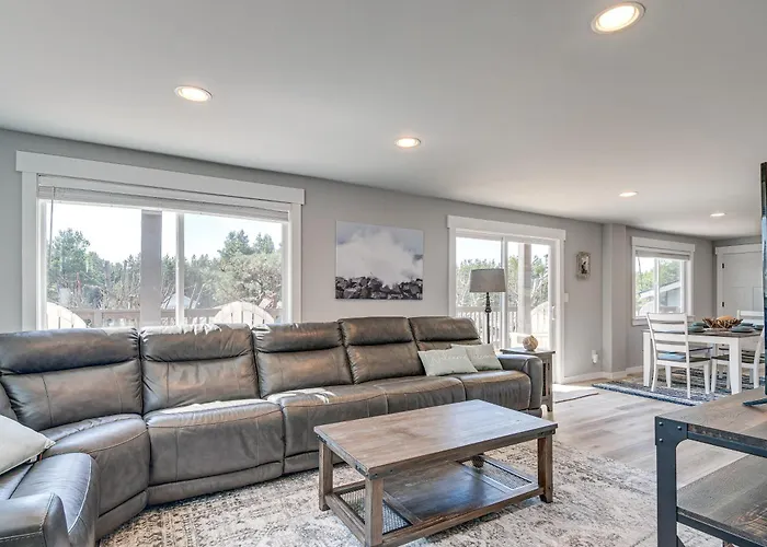 Chic Westport Vacation Rental, Walk To Beach!