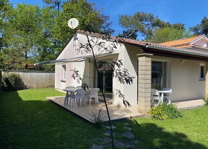 VILLA AU COEUR DE RONCE LES BAINS 200 mètres de la plage