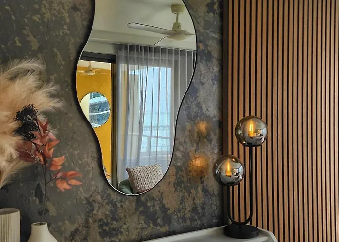 Harbour-View Waterfront Apartment