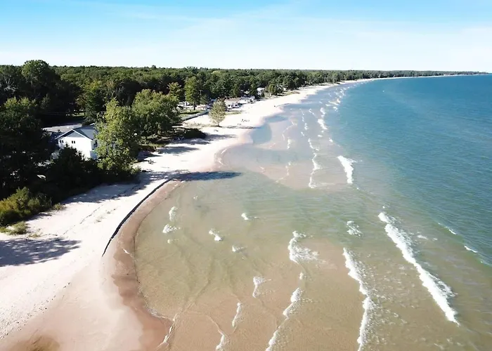 Beach Club Of Oscoda Garden Cottage On The Lake