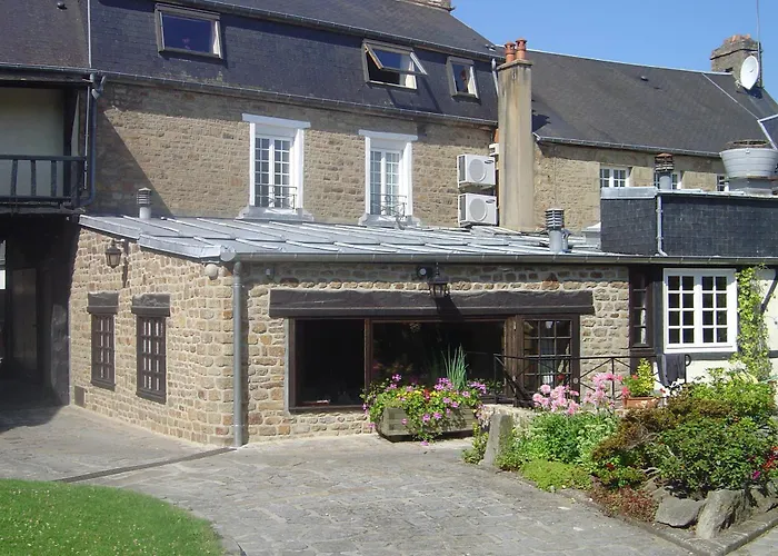Logis Hotel Restaurant De La Croix D'Or-Avranches