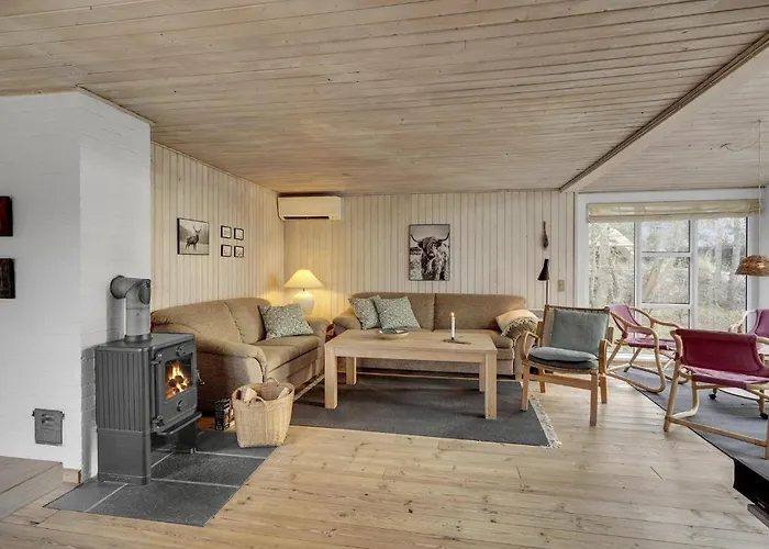 Beautiful Home In Blavand With Wifi