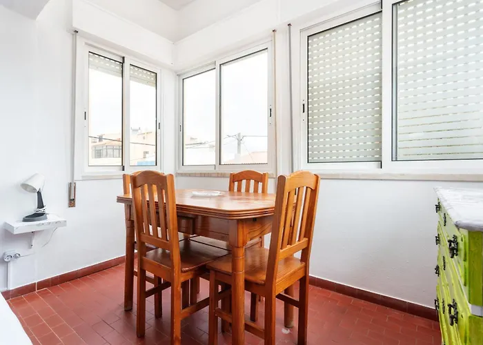 Blife Faro Beach Hostel & Rooms