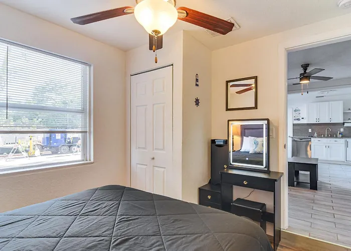 Walk To Art District + Beach: Pet-Friendly Getaway
