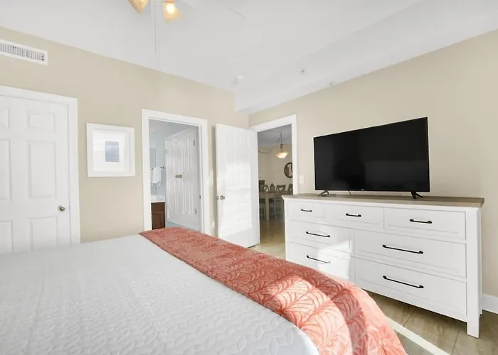 Family-Friendly 2Br Beachfront Retreat W/ Indoor & Outdoor Pools