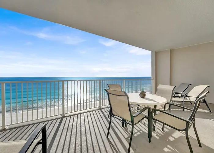 Family-Friendly 2Br Beachfront Retreat W/ Indoor & Outdoor Pools