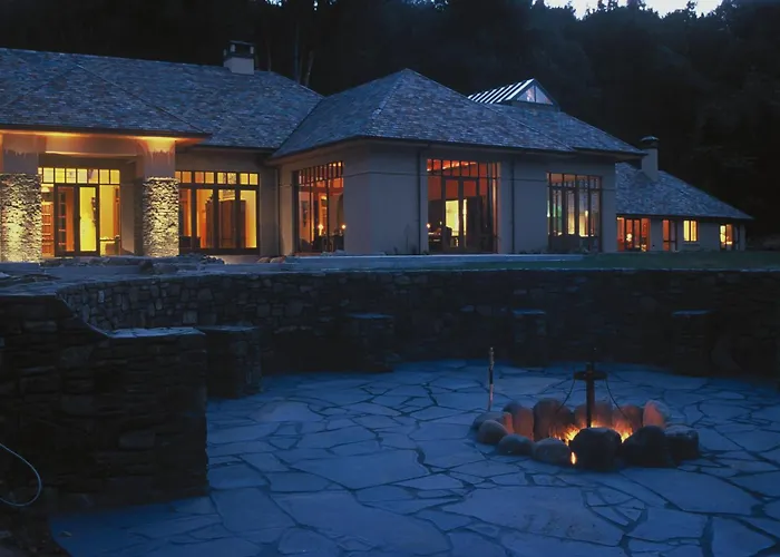 Treetops Lodge & Estate