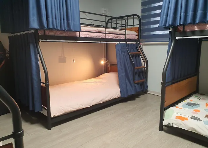 Bunk Backpackers Guesthouse