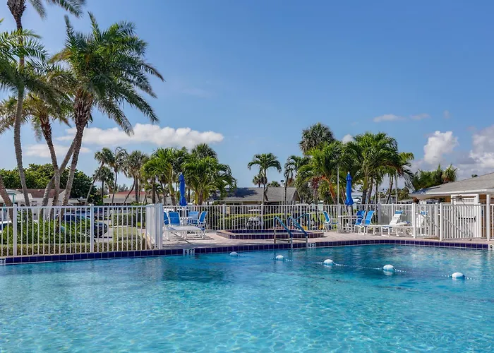 South Hutchinson Island Cottage W/ Beach Access!