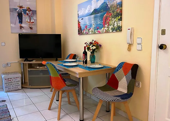 The Green Apartment, 1 Min Walk From Kalamaki Beach