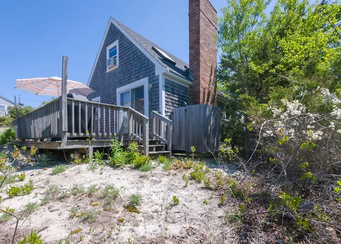 East Sandwich Escape—Deck, Beach Summer Fun