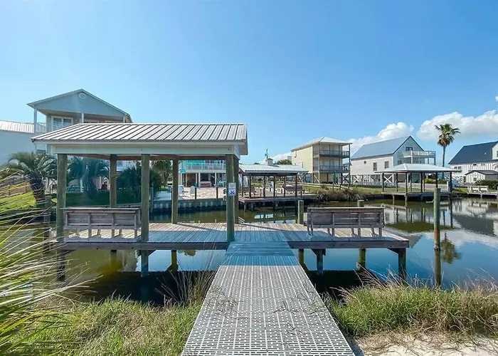 Family Getaway! Blue Bungalow W Pool! 4Min Walk To Beach!