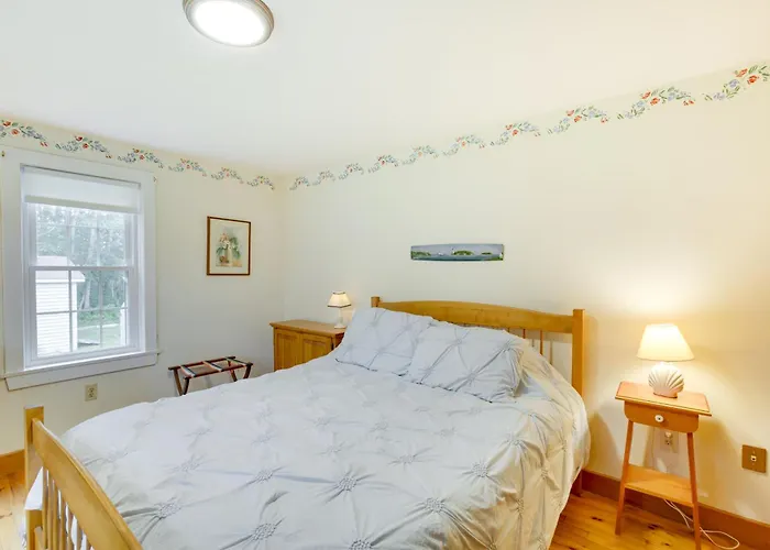 Kennebunkport Getaway W/ Grill: Walk To Beach!