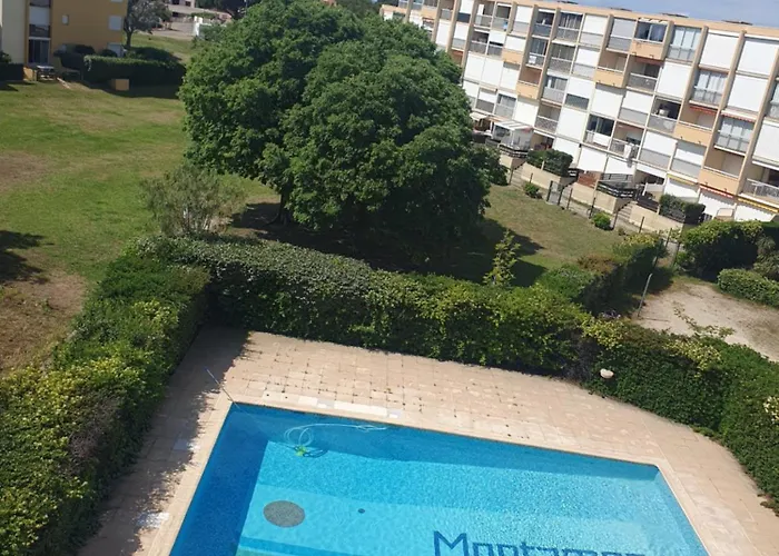 LES TERRASSES DE LA BARONNIE Appartement climatisé avec 1 chambre et piscine ouverte de fin Mai à mi Septembre Parking securisé avec accroches vélo disponible sans supplement
