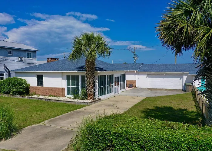 Lorraine'S Beach Cottage