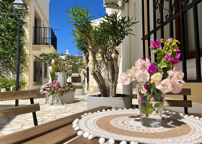 LA CASITA VERDE- cerca de la playa y con piscina abierta todo el año