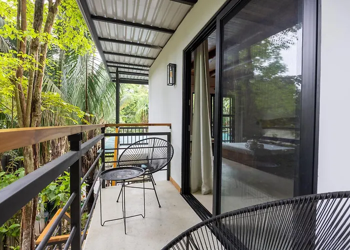 Believe Surf & Yoga Lodge Santa Teresa