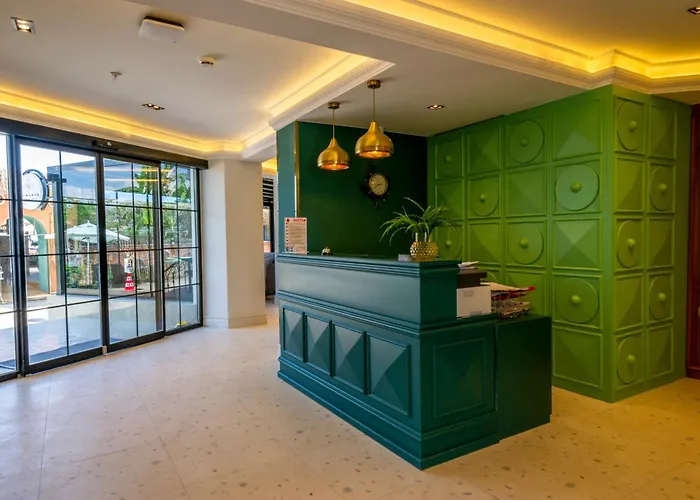 Demanor Hotel Adult Only