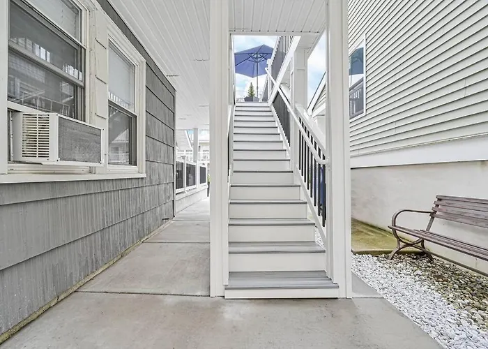 Special Beach Cottage With Deck