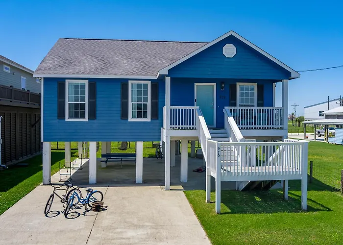 Deep Blue Yonder - Cute And Cozy 3-Bed, 2-Bath Home In The Heart Of Crystal Beach!