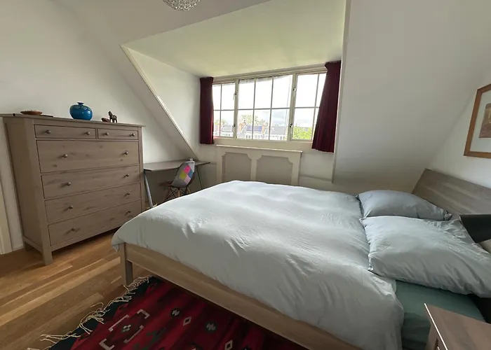 Luxury Rooms In Quiet Neighbourhood Near Beach